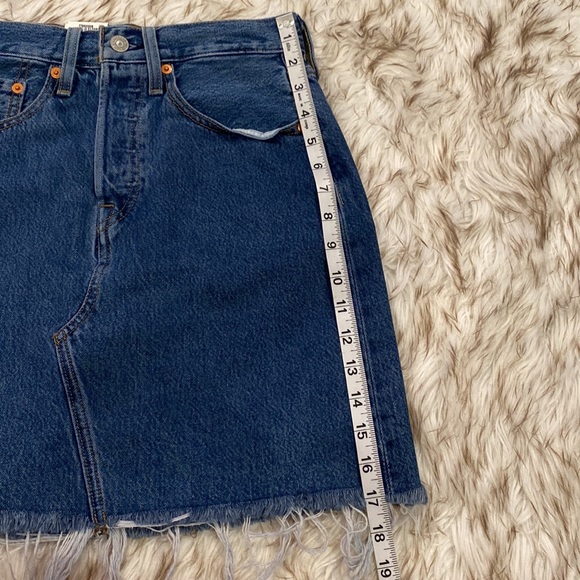 Levi’s High Rise Denim Mini Skirt Deconstructed Iconic Boyfriend Size 25 NWT - Picture 16 of 16